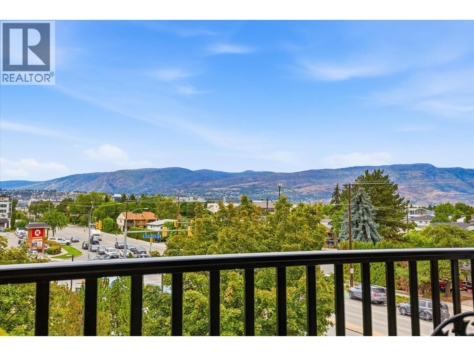 302 1235 KLO Road, Kelowna
