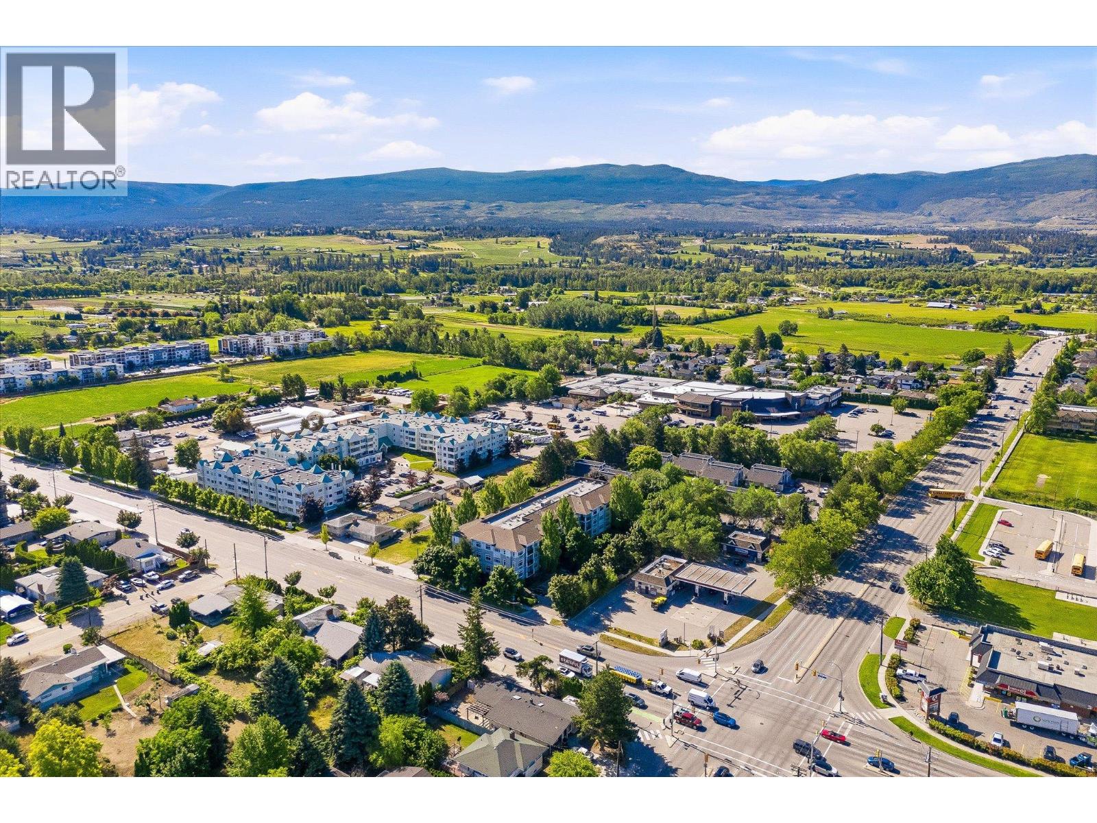 302 1235 KLO Road, Kelowna