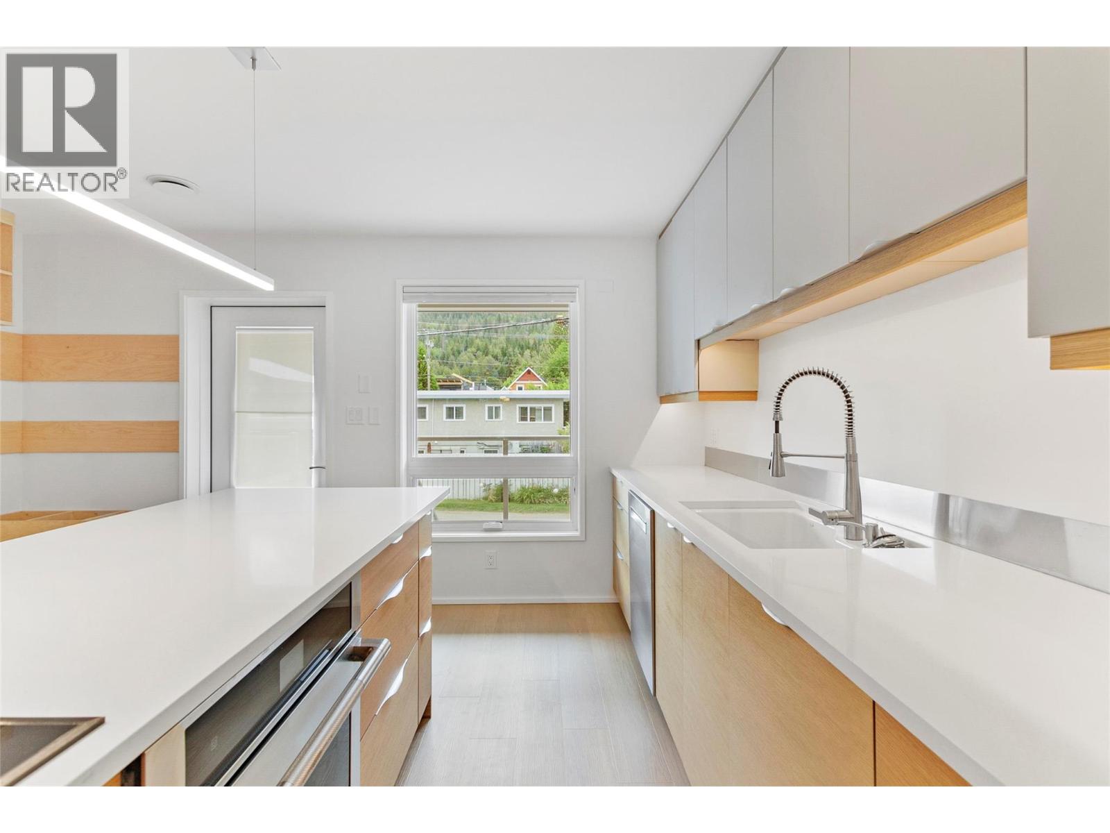 410 Fourth Street W - 10