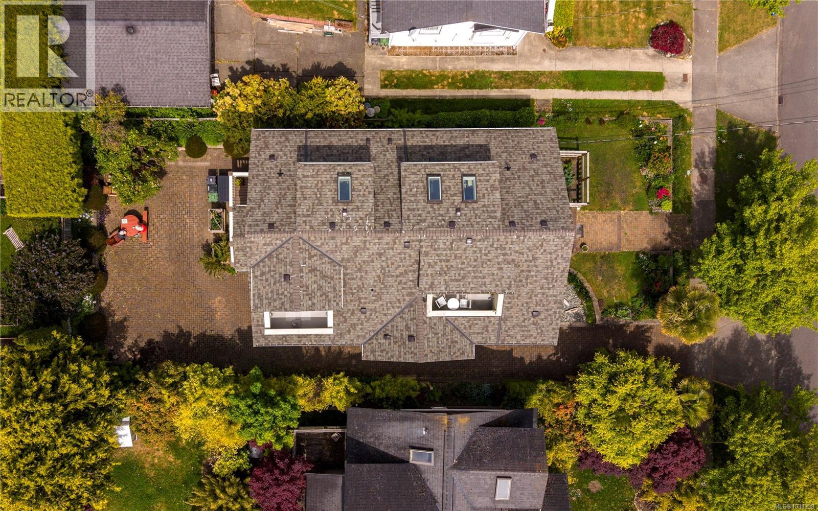 3 118 Robertson Street, Victoria