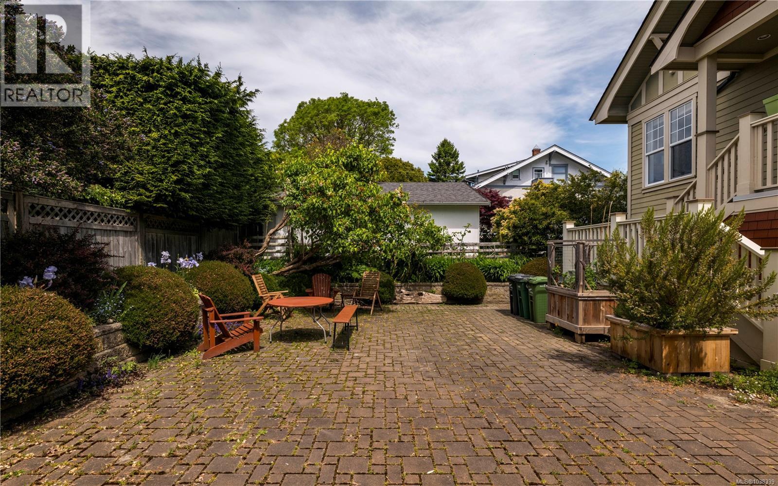 #3 118 Robertson St - 22