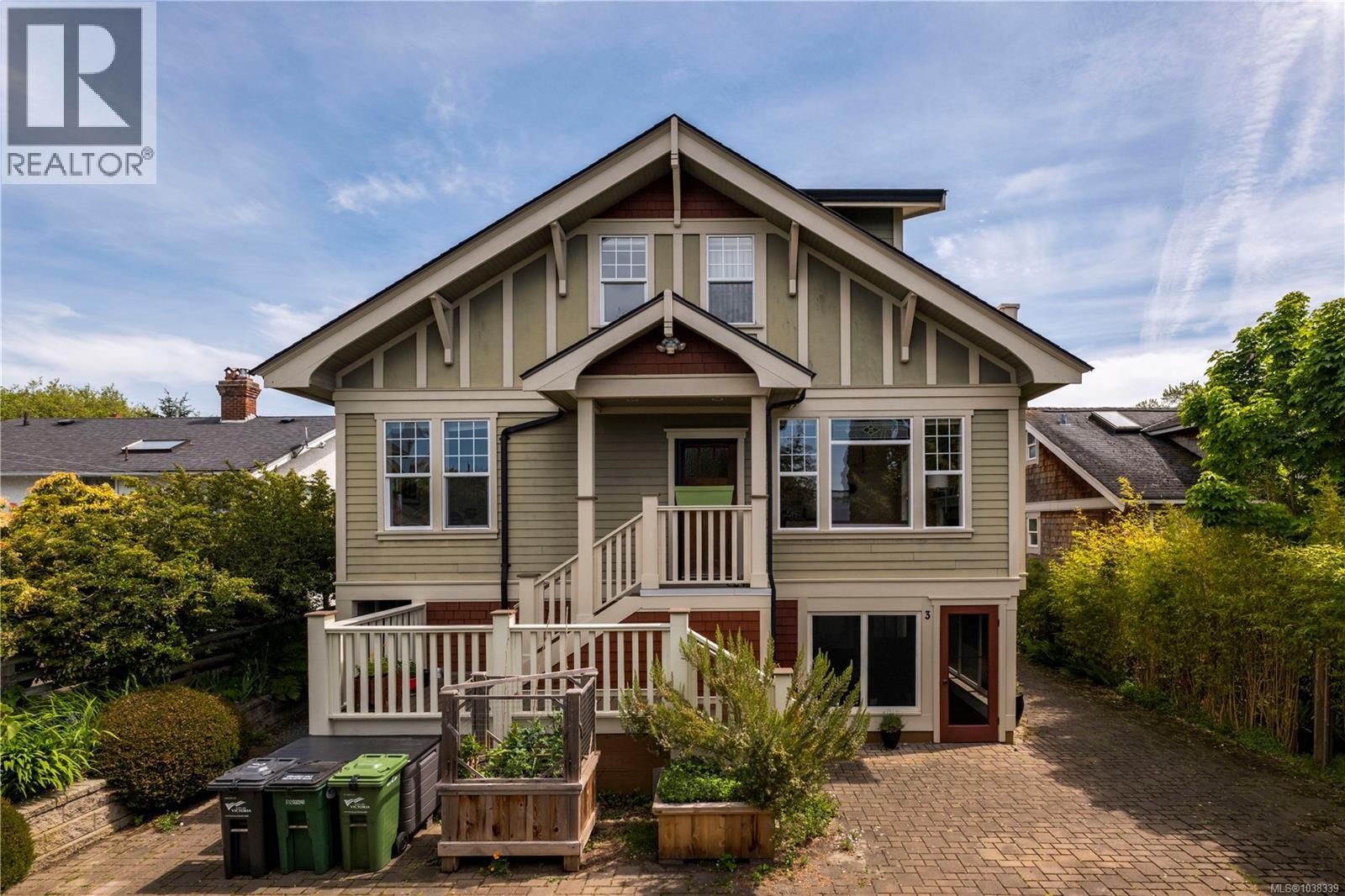 #3 118 Robertson St - 27