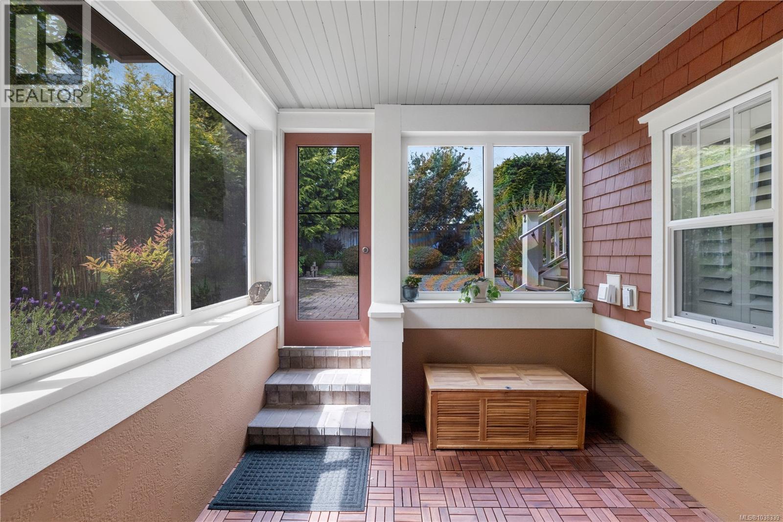 3 118 Robertson Street, Victoria