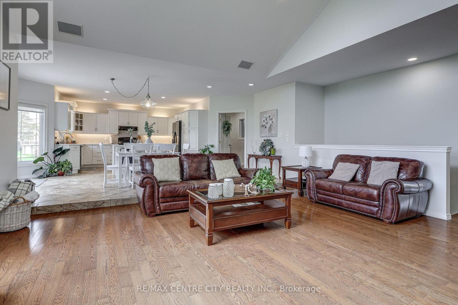 9538 TOWER ROAD - 20
