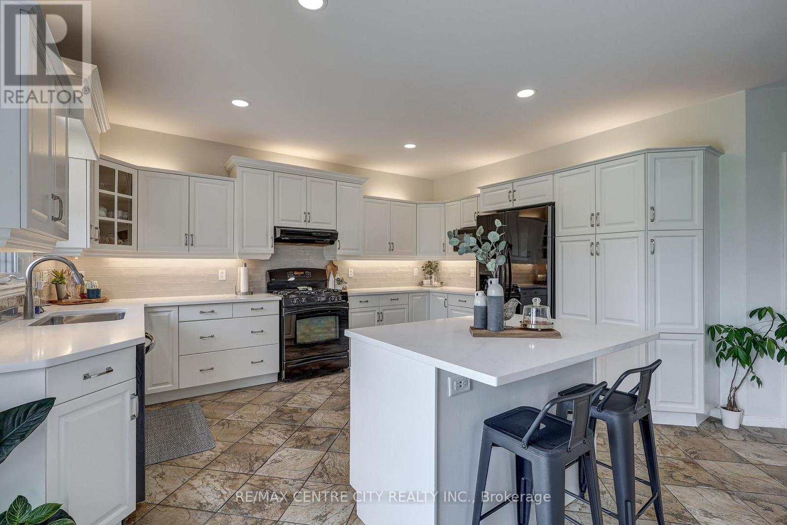 9538 TOWER ROAD - 24