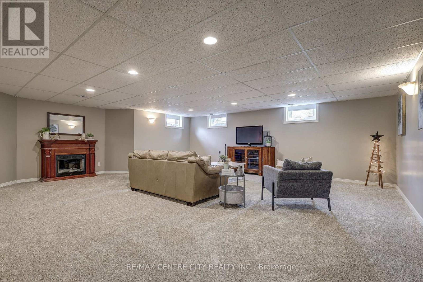 9538 TOWER ROAD - 42