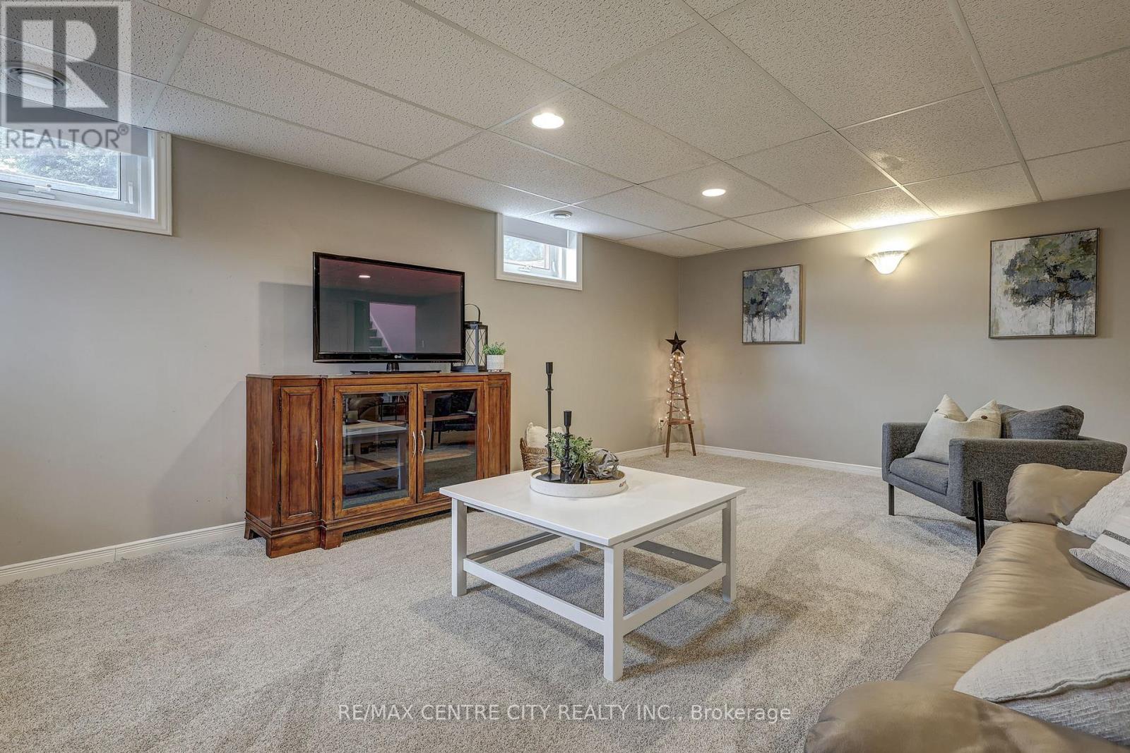 9538 TOWER ROAD - 43