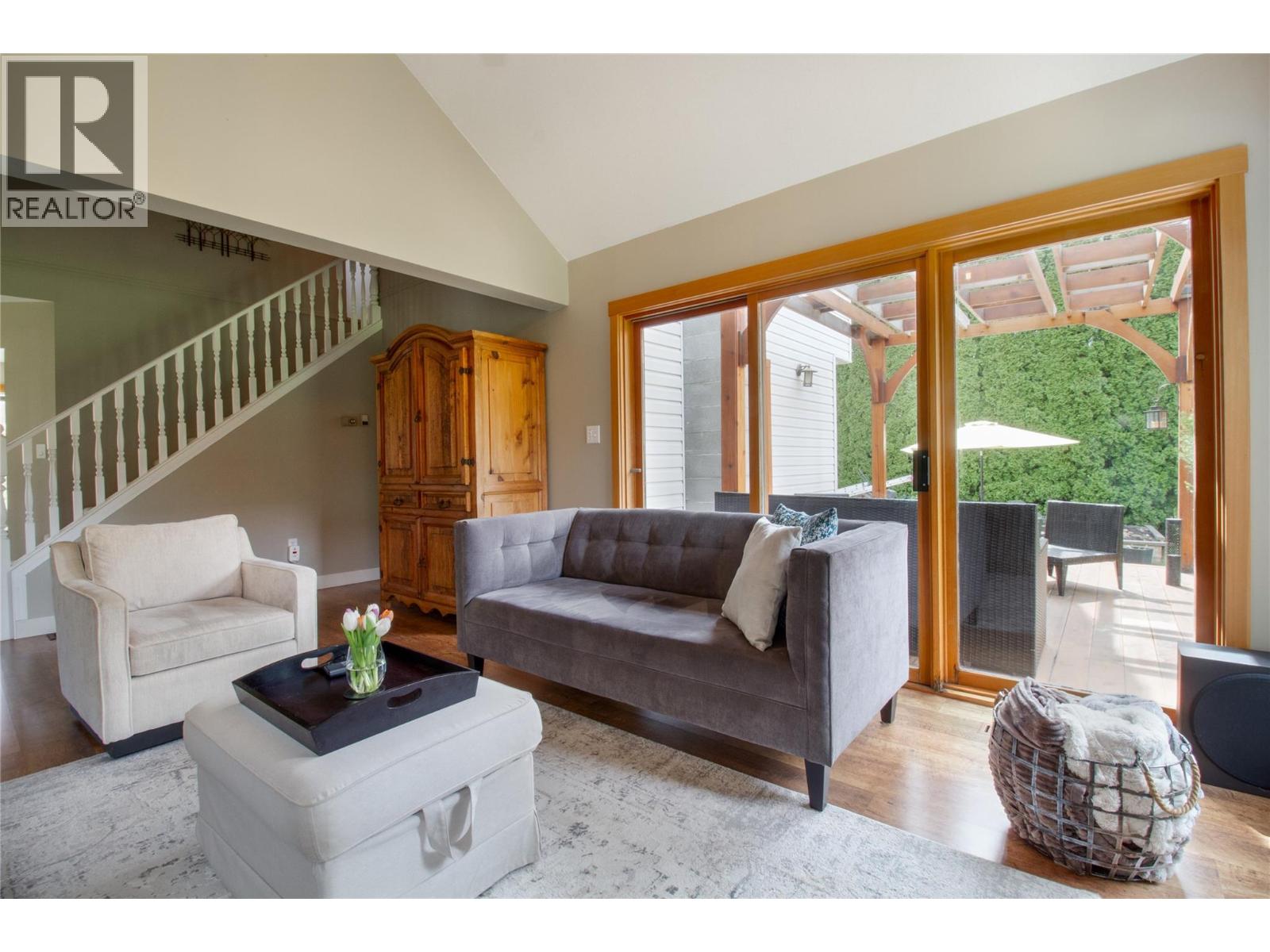 1107 Pineridge Crescent - 8