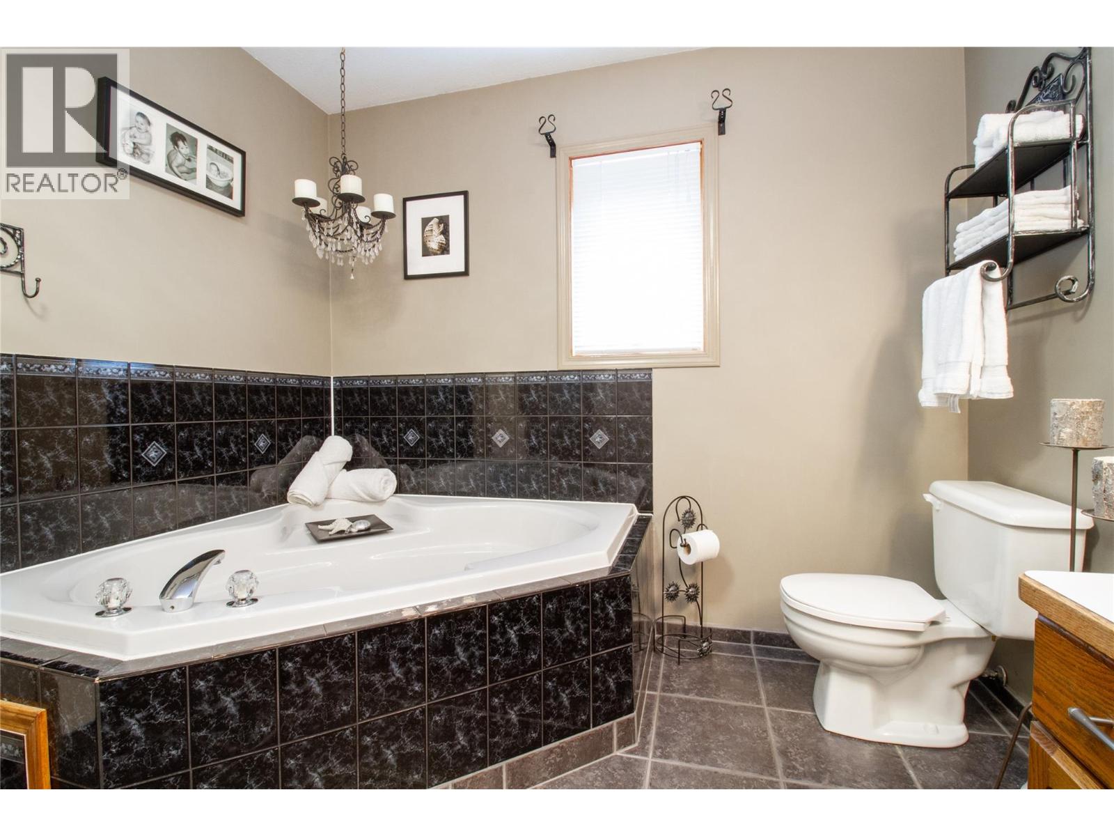 1107 Pineridge Crescent - 20
