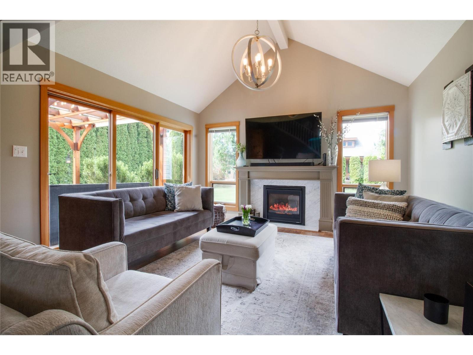 1107 Pineridge Crescent - 9