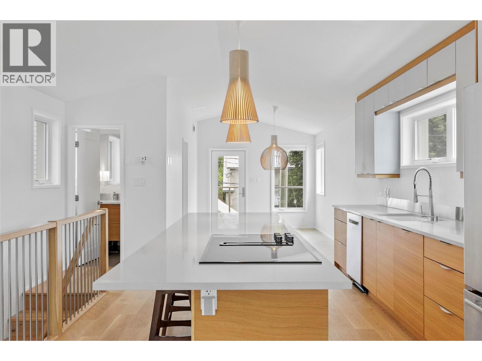 408 Fourth Street W - 12