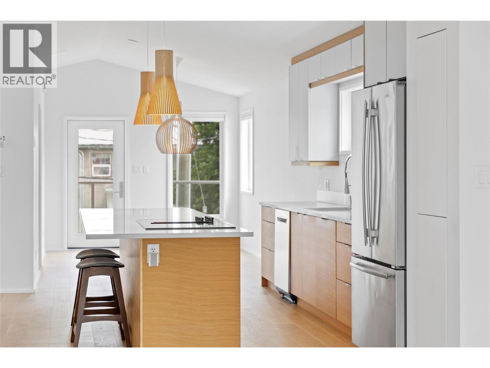 408 Fourth Street W - 16
