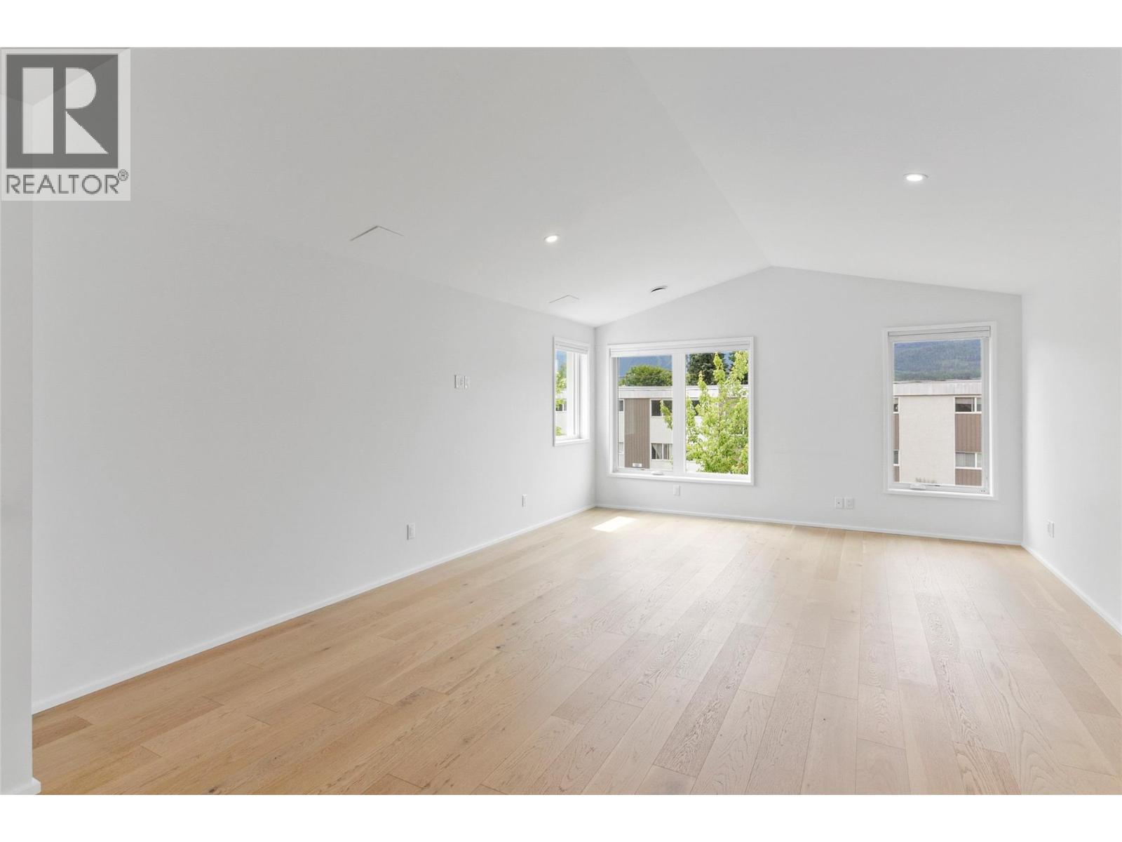 408 Fourth Street W - 18
