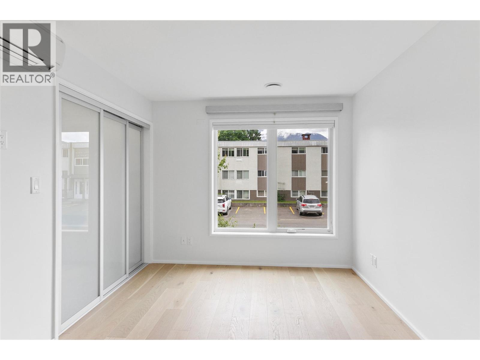 408 Fourth Street W - 34