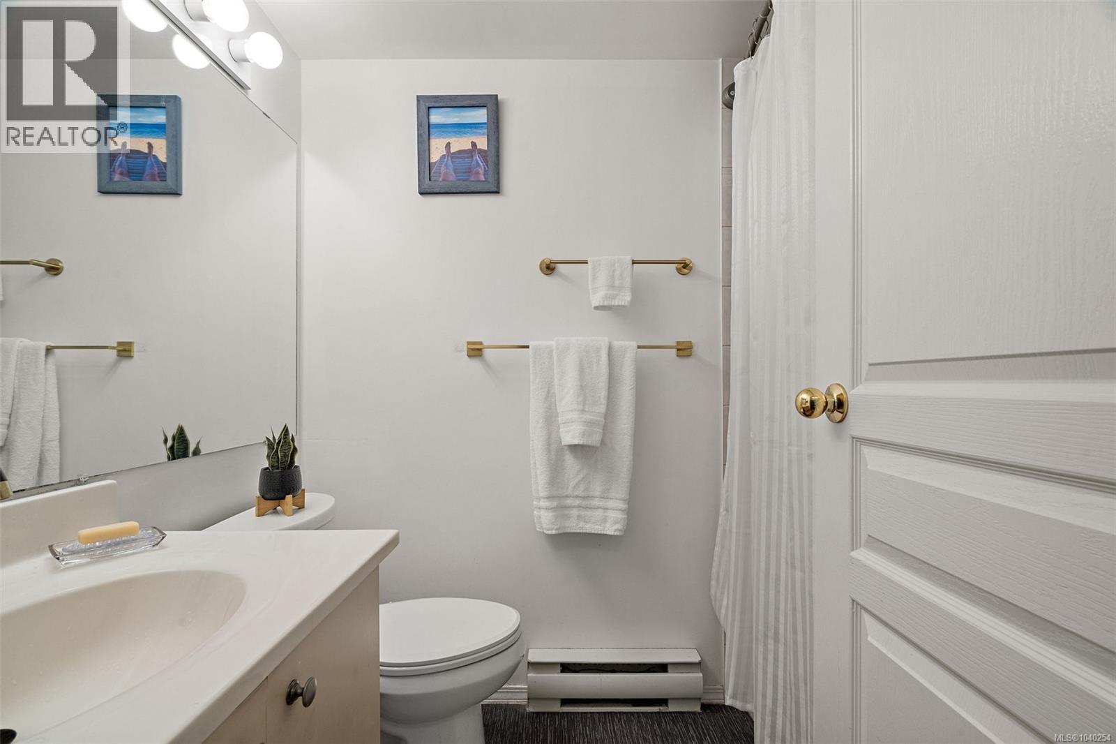#206 2527 Quadra St - 13