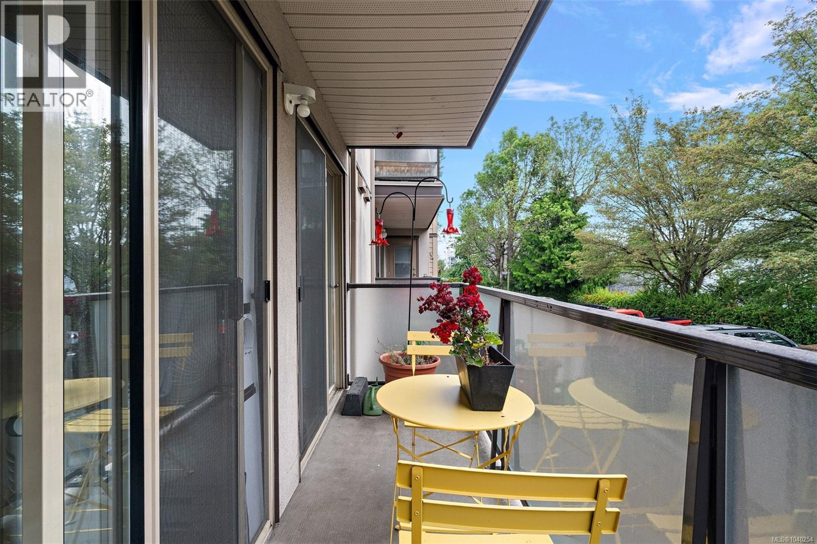 #206 2527 Quadra St - 21