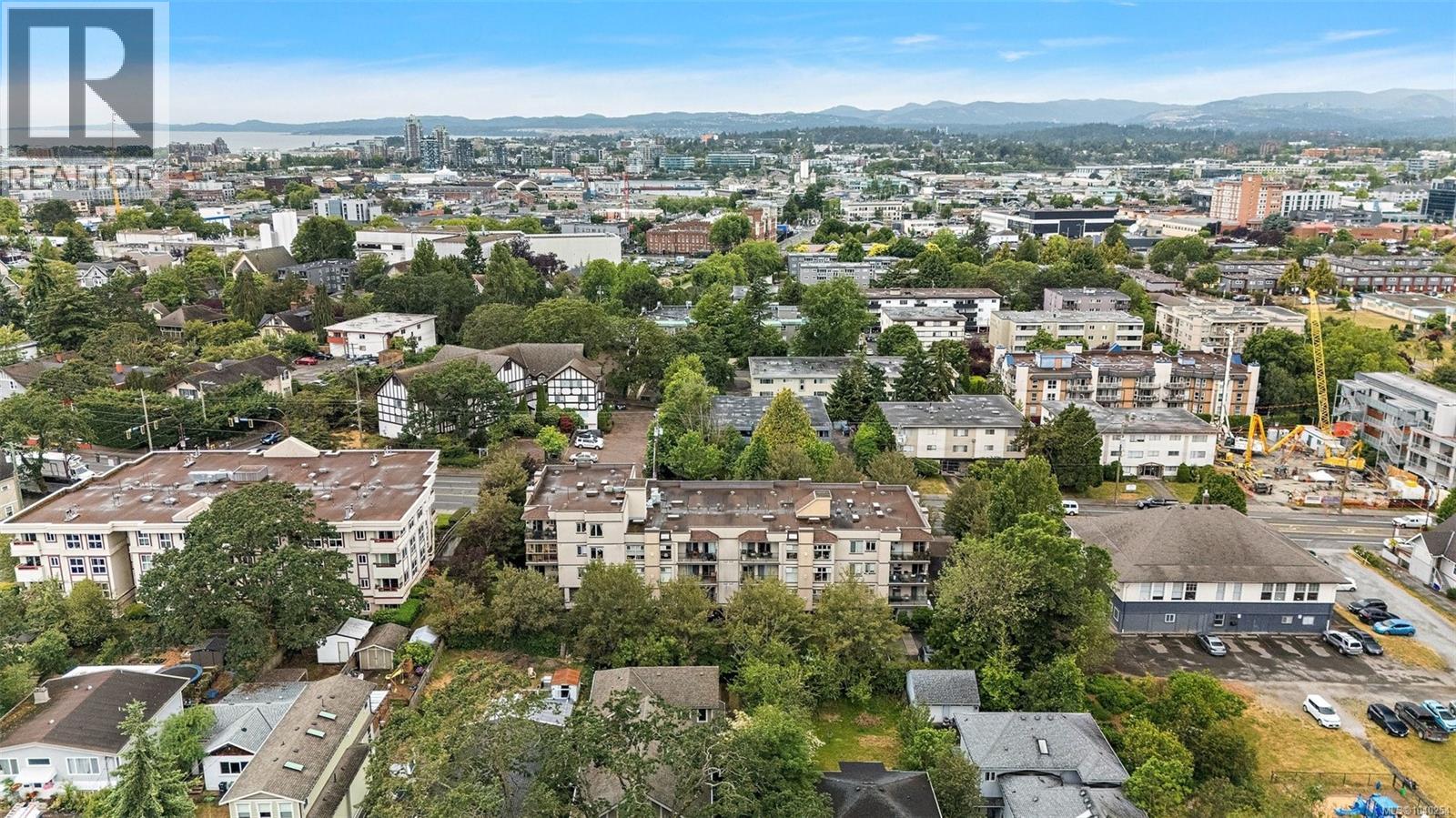 #206 2527 Quadra St - 26