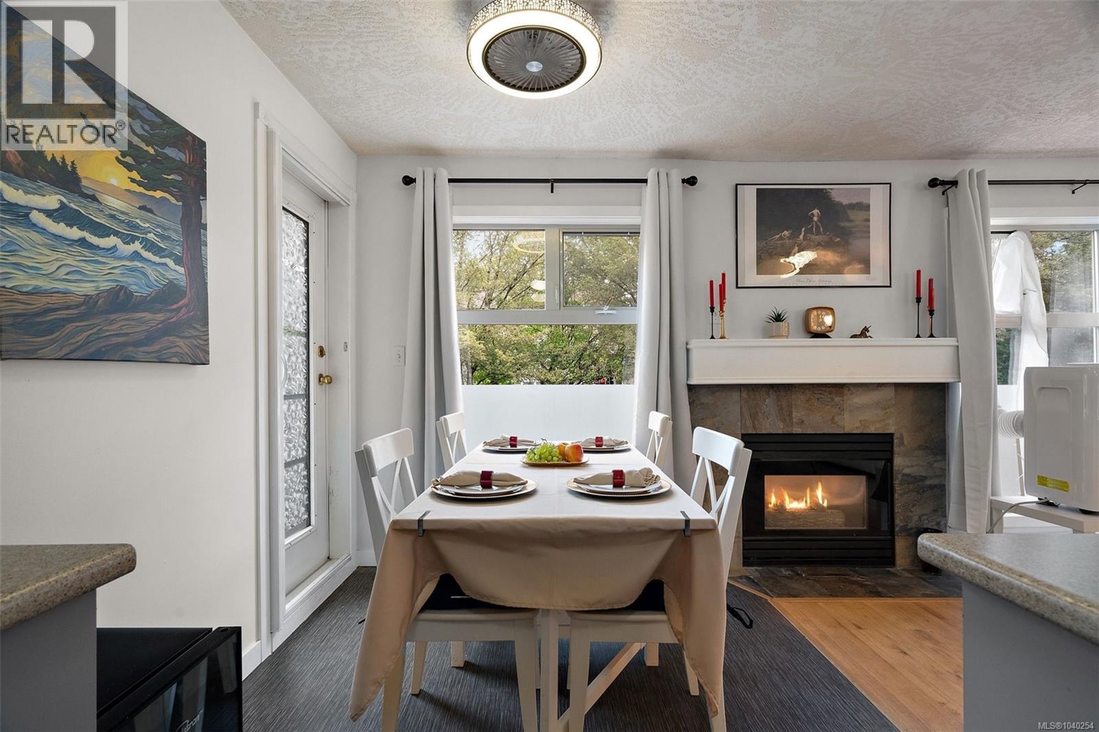 #206 2527 Quadra St - 4