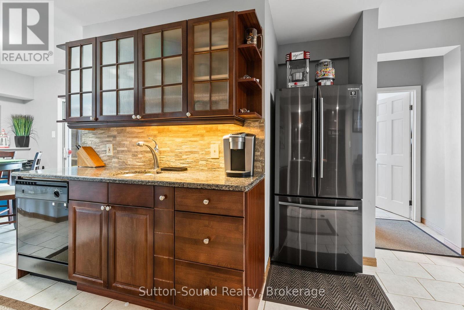 427 BALMY BEACH ROAD - 36