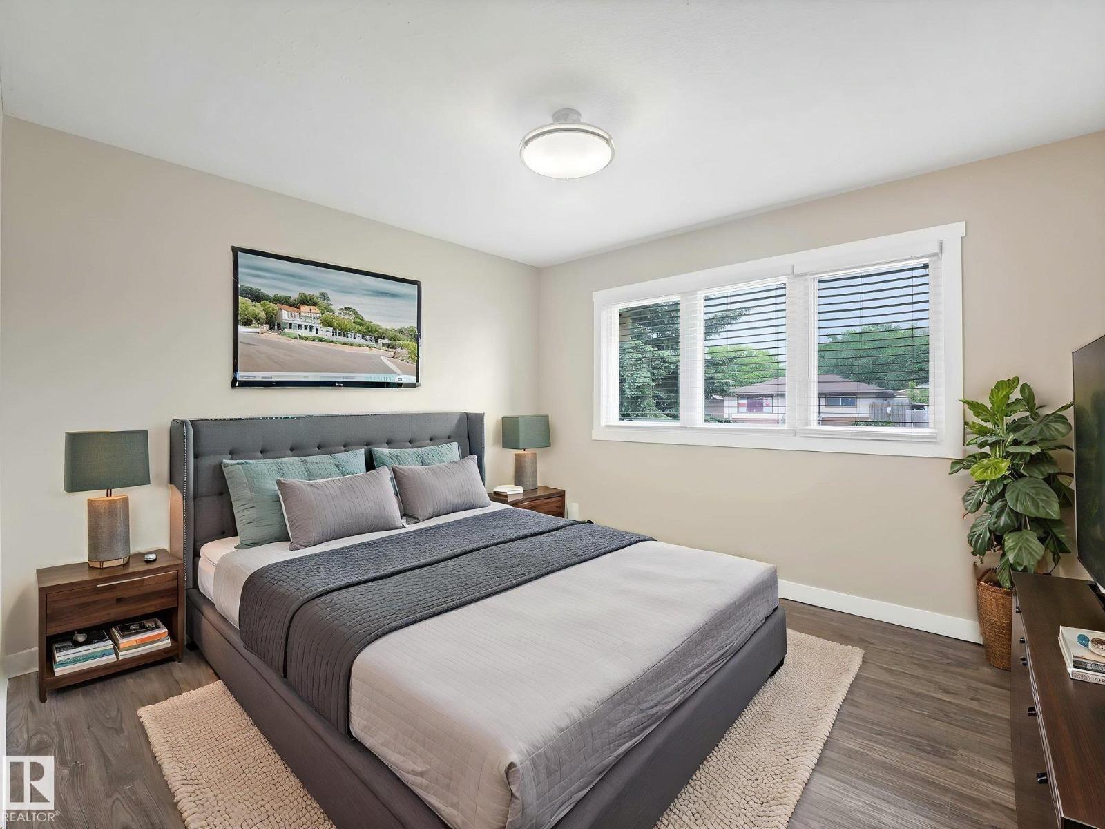 12241 54 ST NW - 11