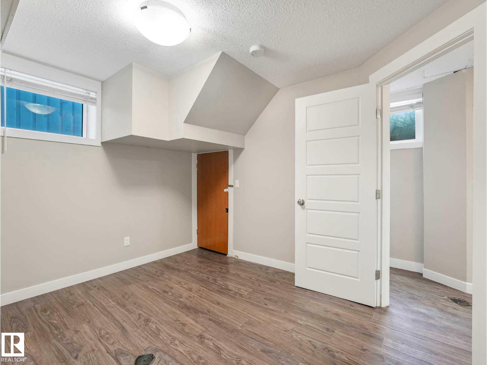 12241 54 ST NW - 27