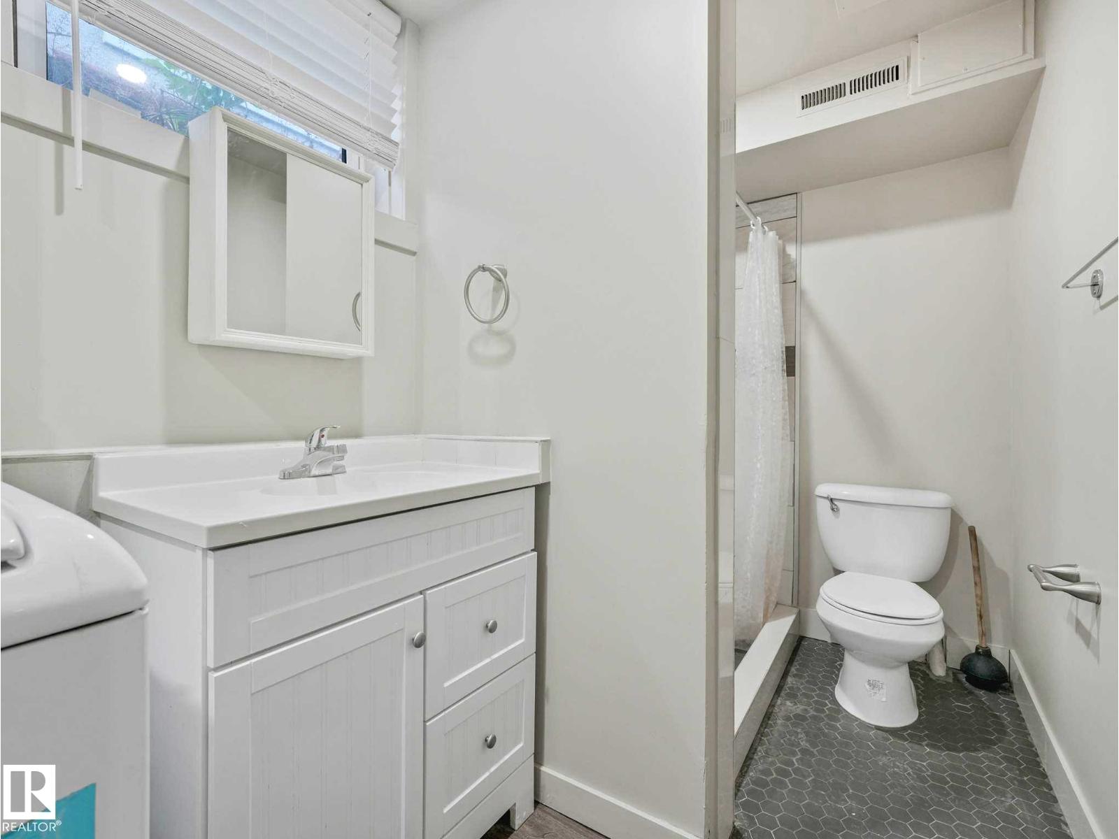 12241 54 ST NW - 34