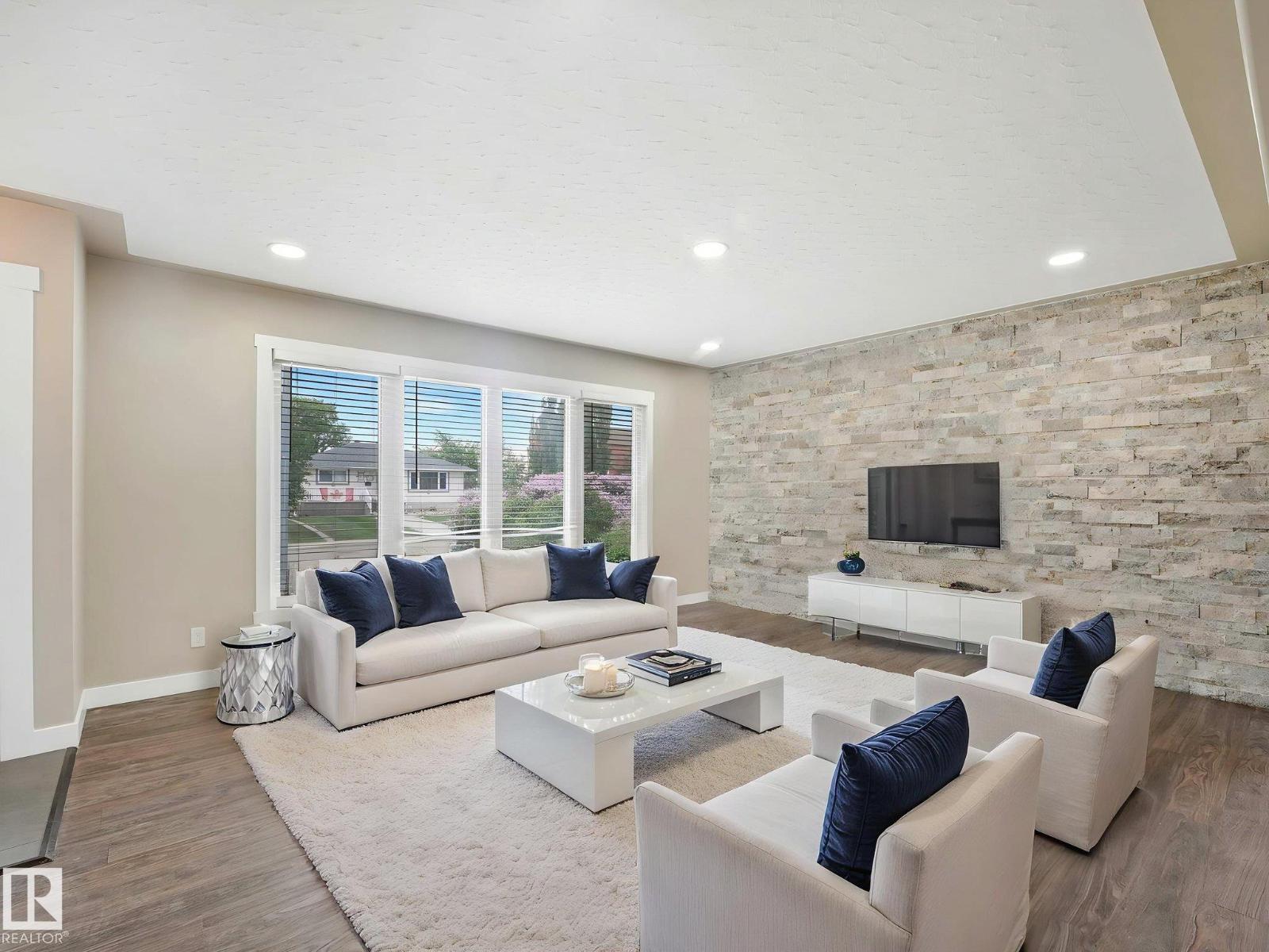 12241 54 ST NW - 4
