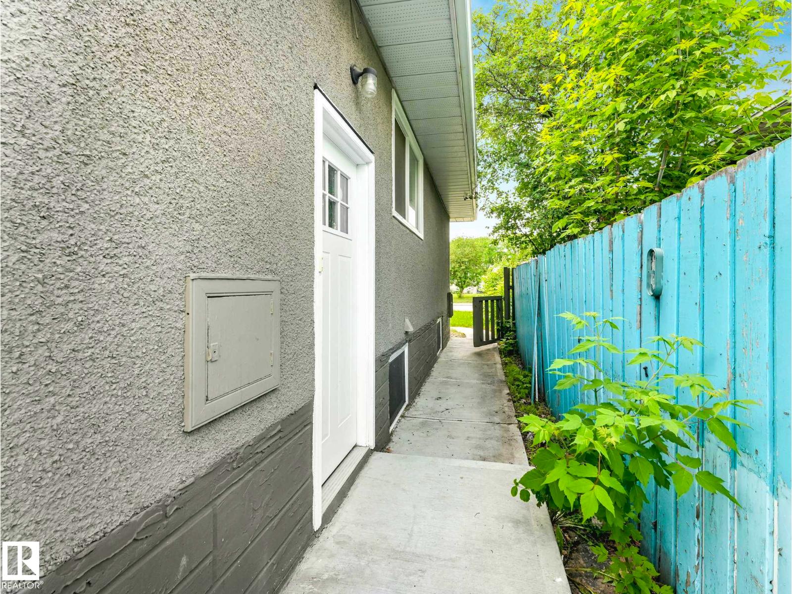 12241 54 ST NW - 40