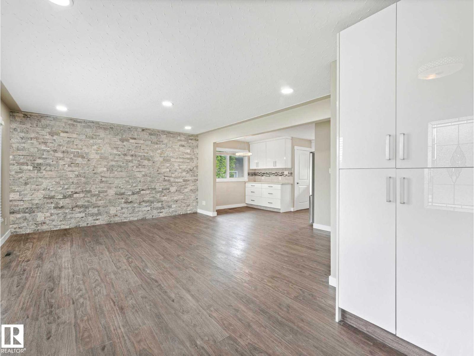 12241 54 ST NW - 5