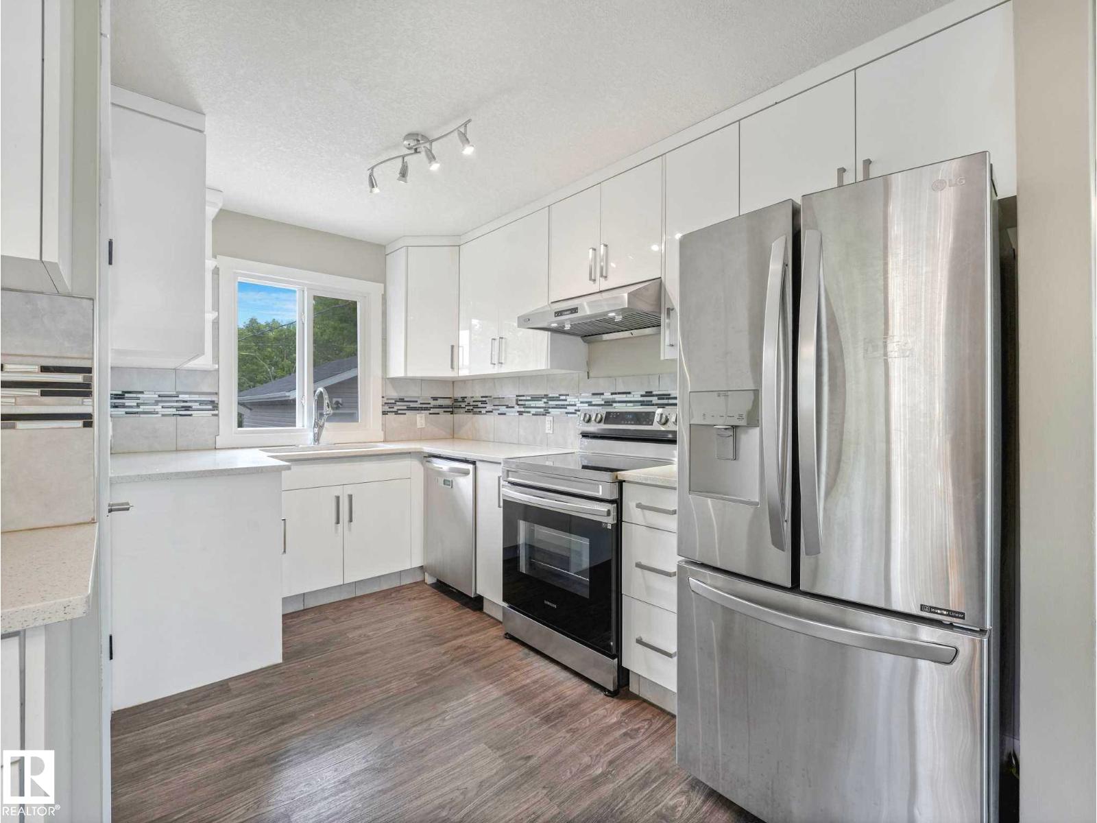 12241 54 ST NW - 8