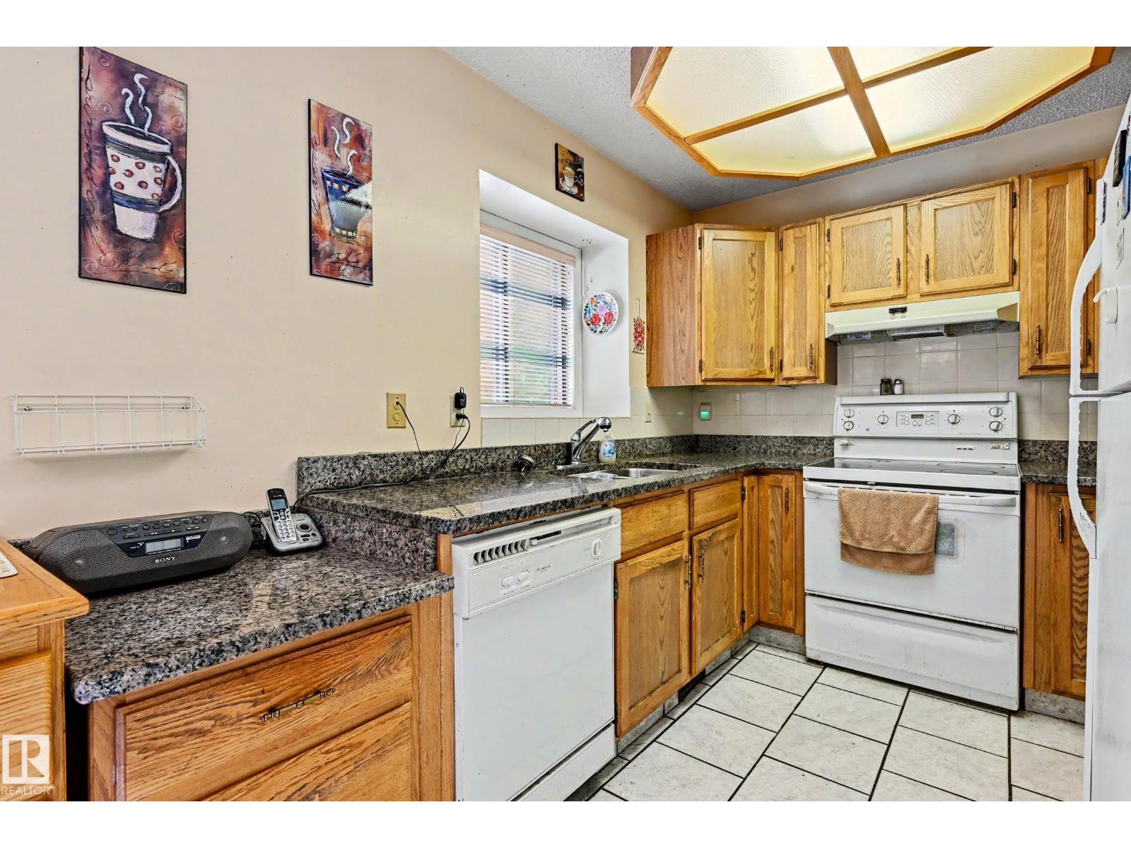 4 WINDERMERE CR — photo 13
