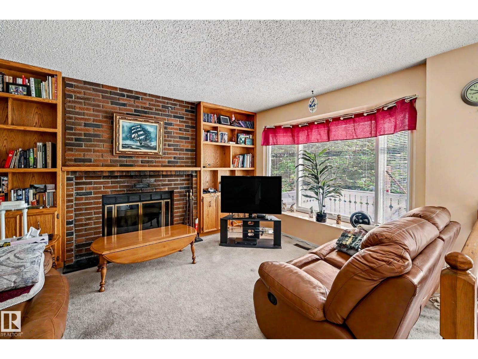 4 WINDERMERE CR — photo 17