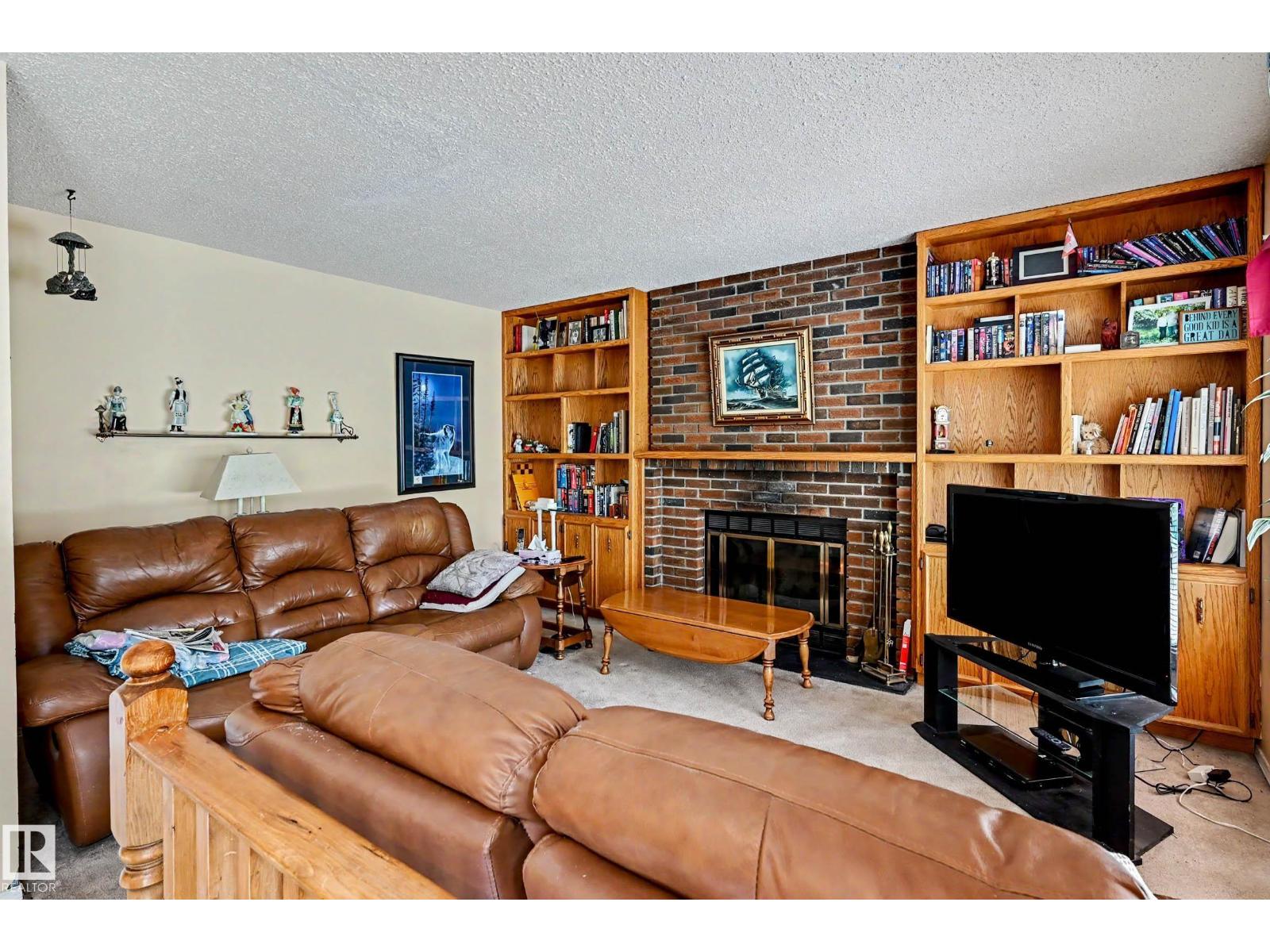 4 WINDERMERE CR — photo 18
