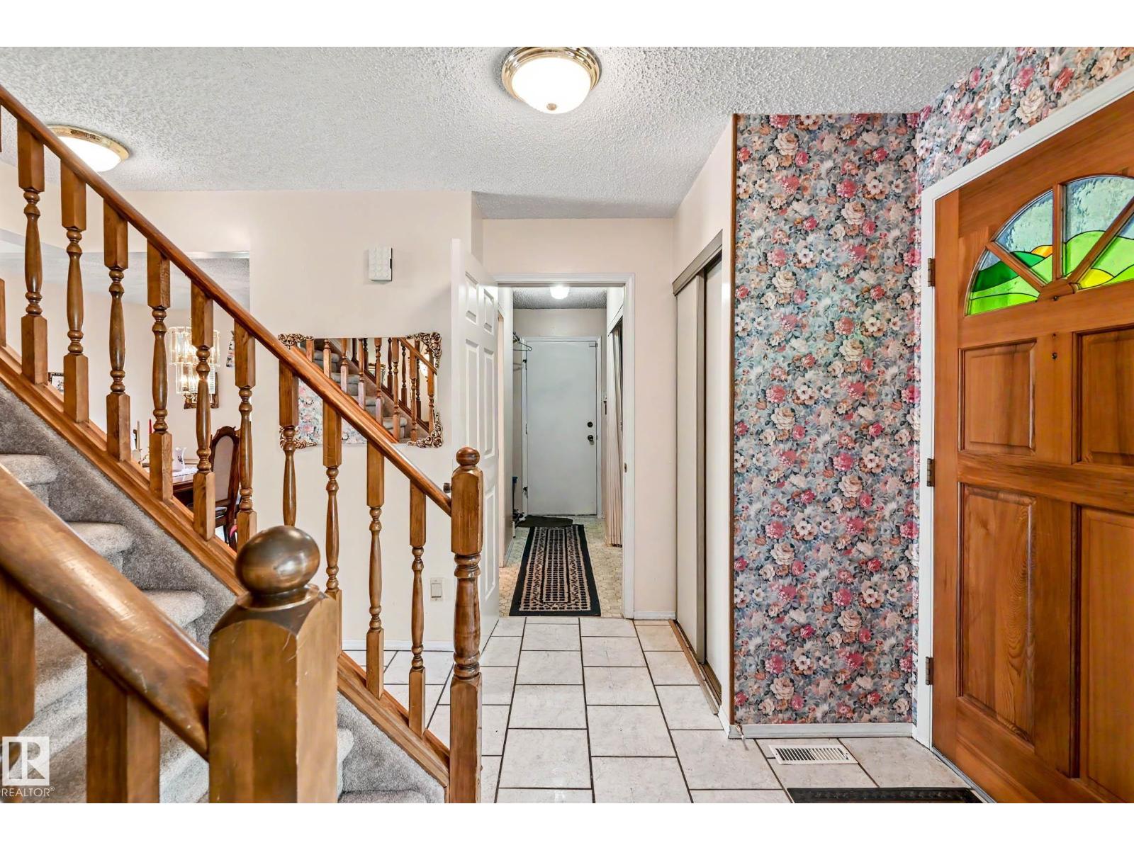 4 WINDERMERE CR — photo 20