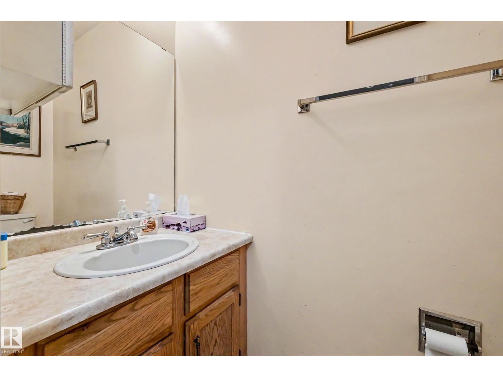 4 WINDERMERE CR — photo 22