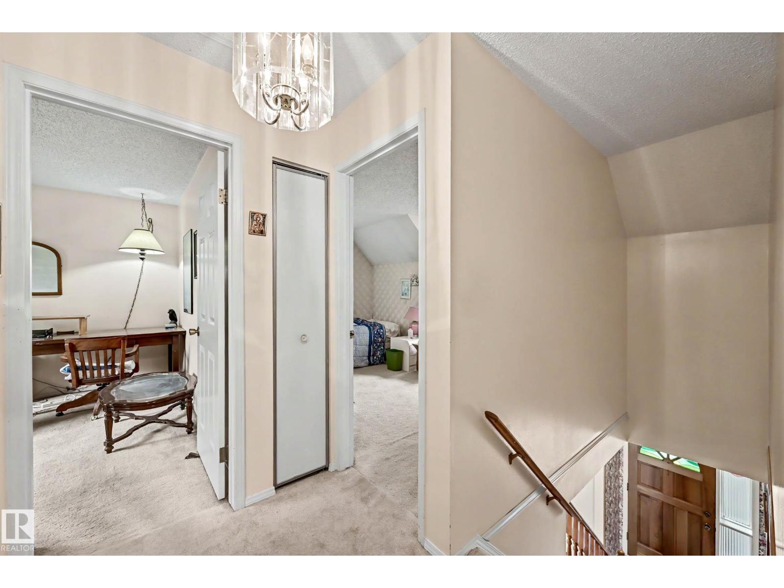4 WINDERMERE CR — photo 24