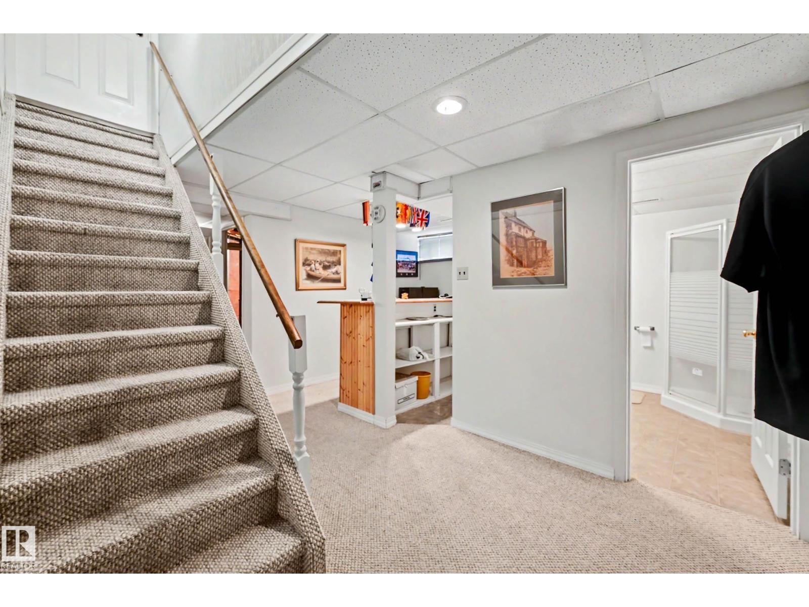 4 WINDERMERE CR — photo 38