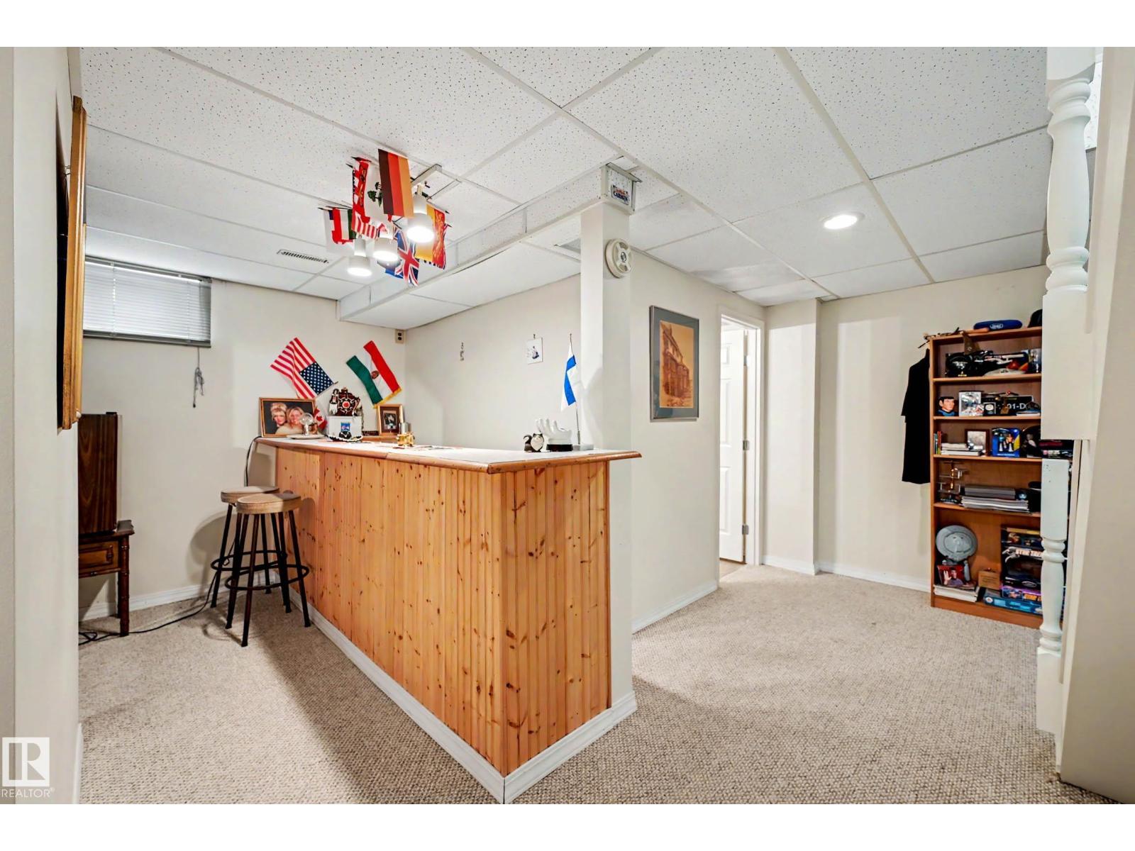 4 WINDERMERE CR — photo 39