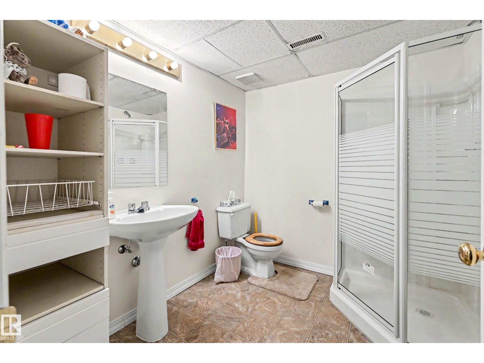 4 WINDERMERE CR — photo 46