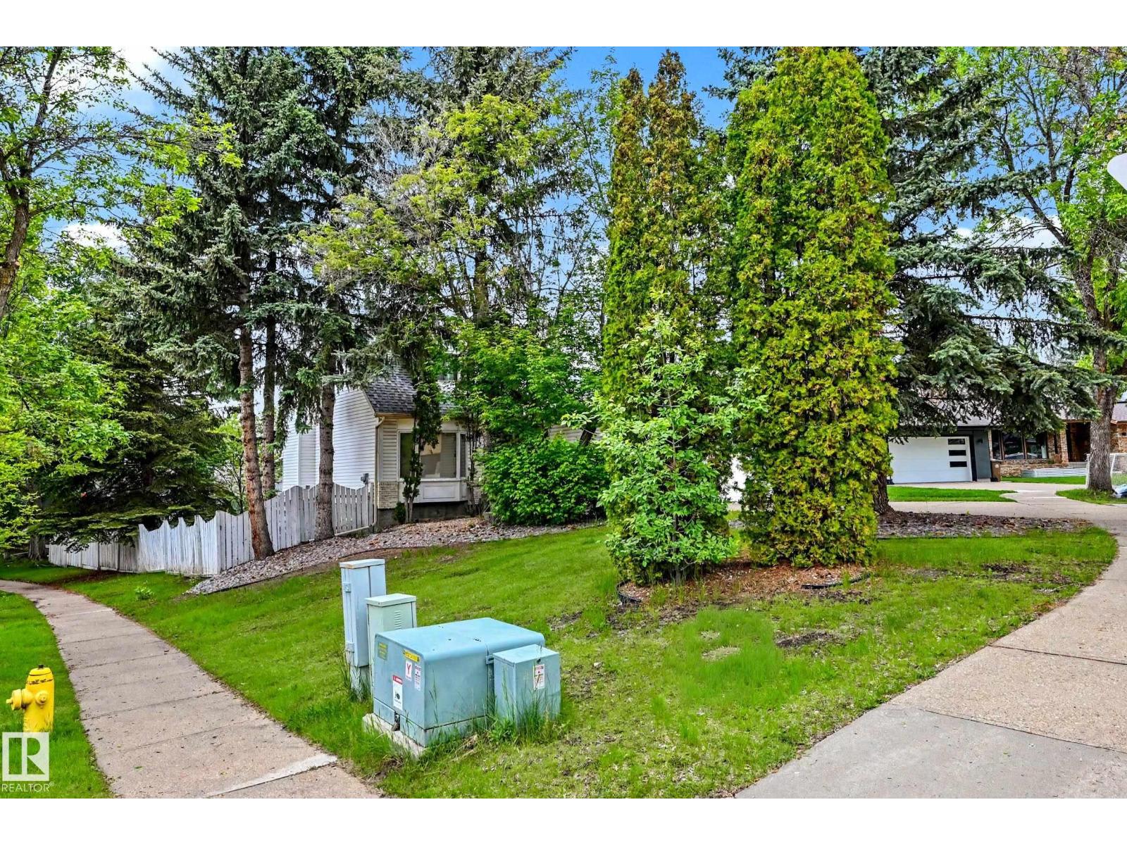 4 WINDERMERE CR — photo 62