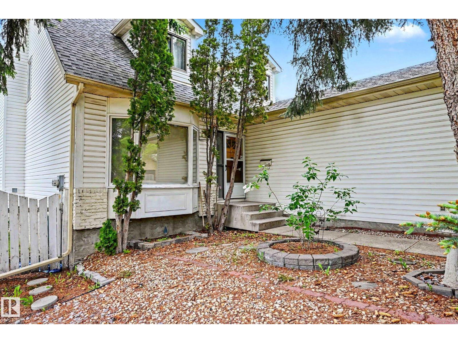 4 WINDERMERE CR — photo 64