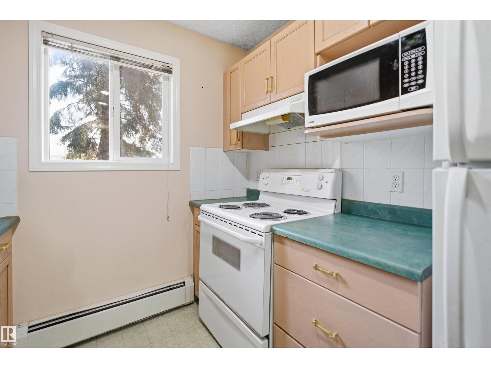 #124 10511 42 AV NW - 8