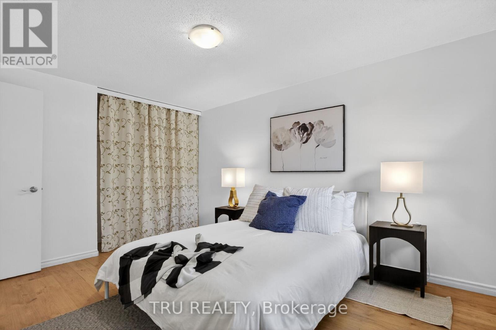 16-164 BARROW CRESCENT - 17