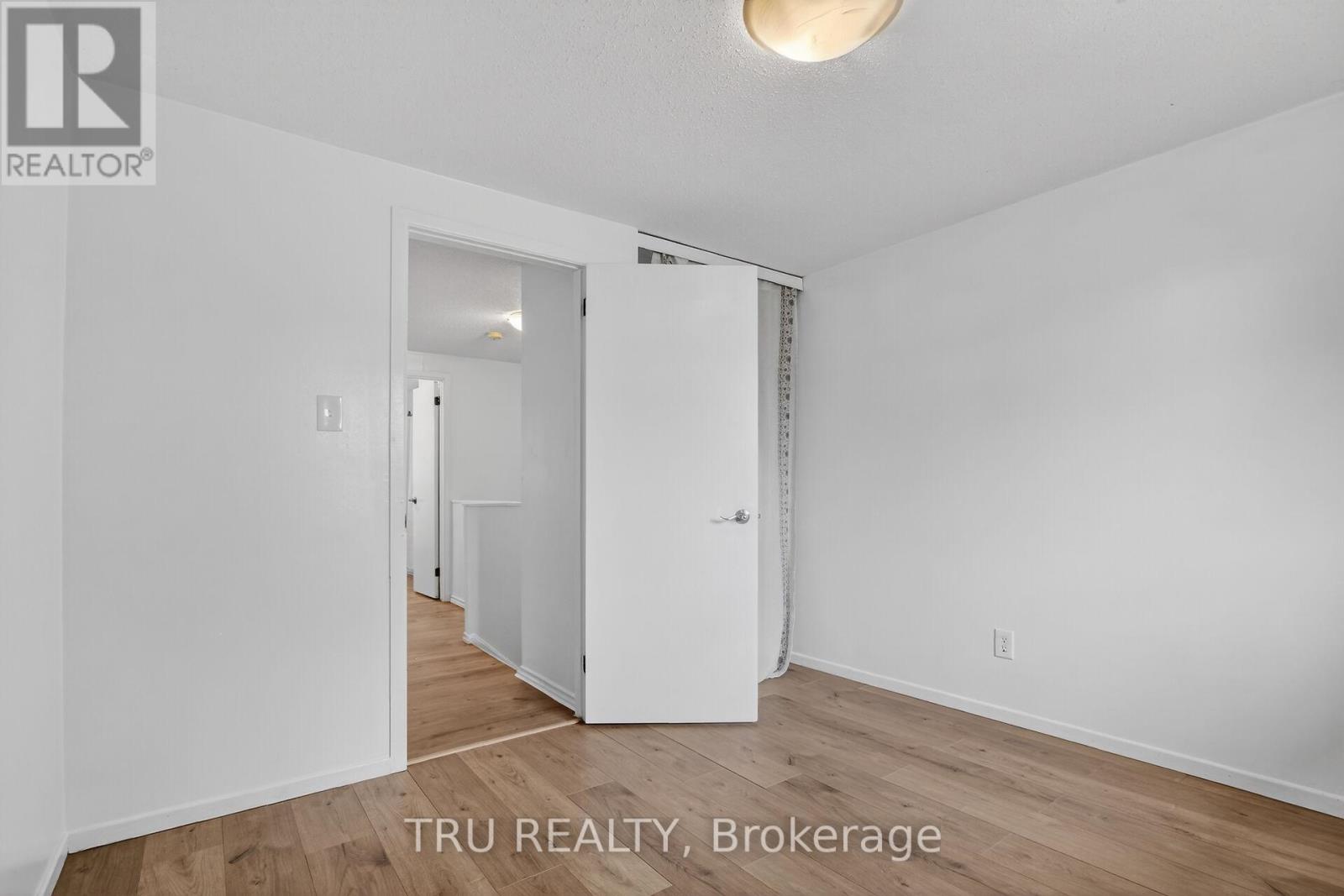 16-164 BARROW CRESCENT - 19