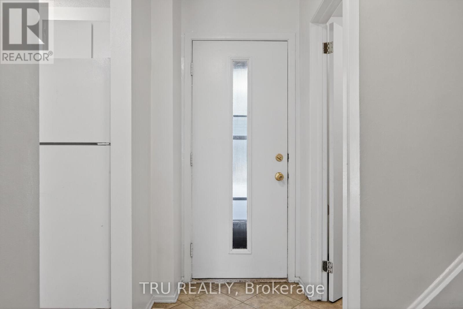 16-164 BARROW CRESCENT - 2