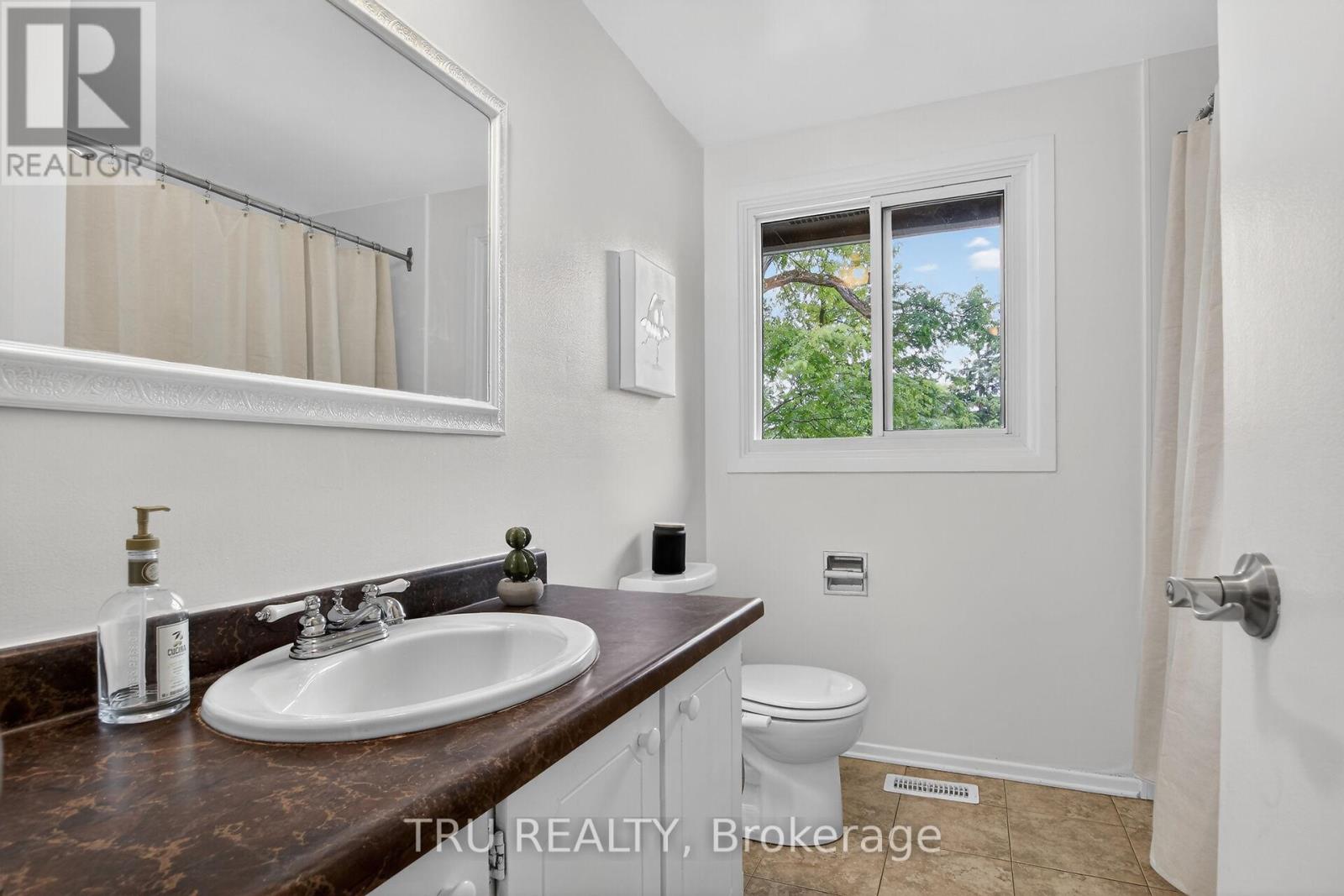 16-164 BARROW CRESCENT - 23