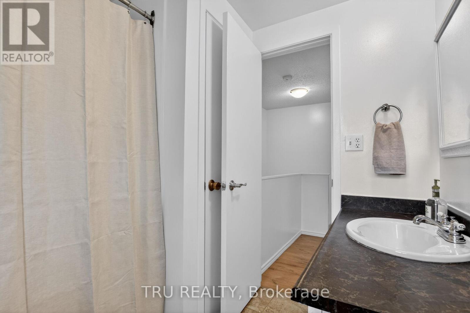 16-164 BARROW CRESCENT - 24