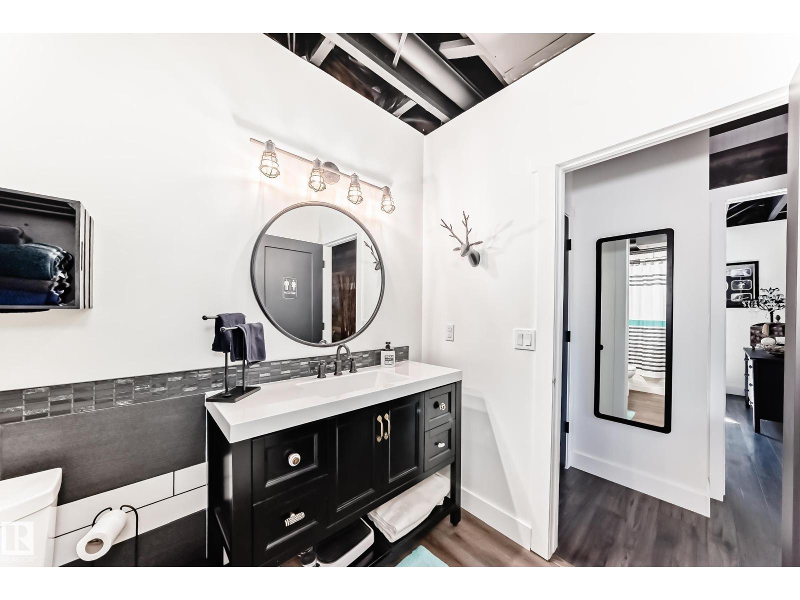 #16 53226 RGE ROAD 261 - 60