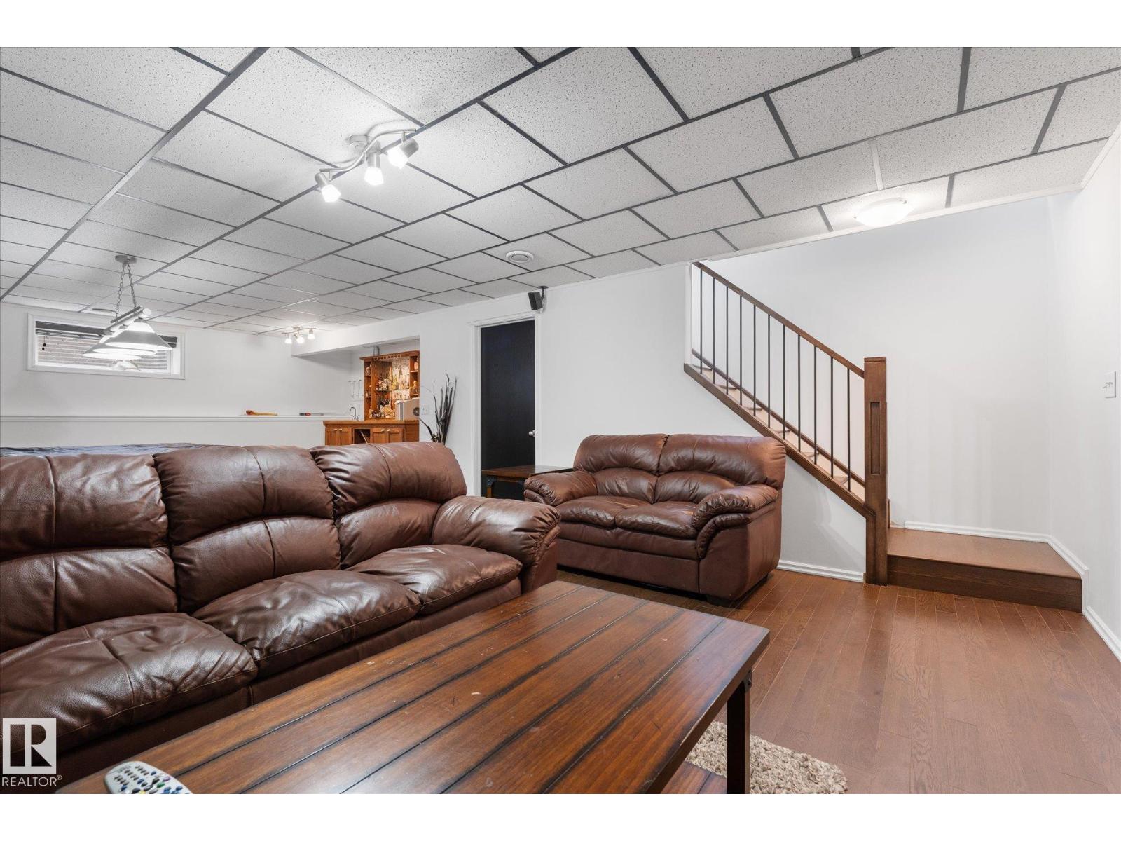 18 WOODBEND WY - 42