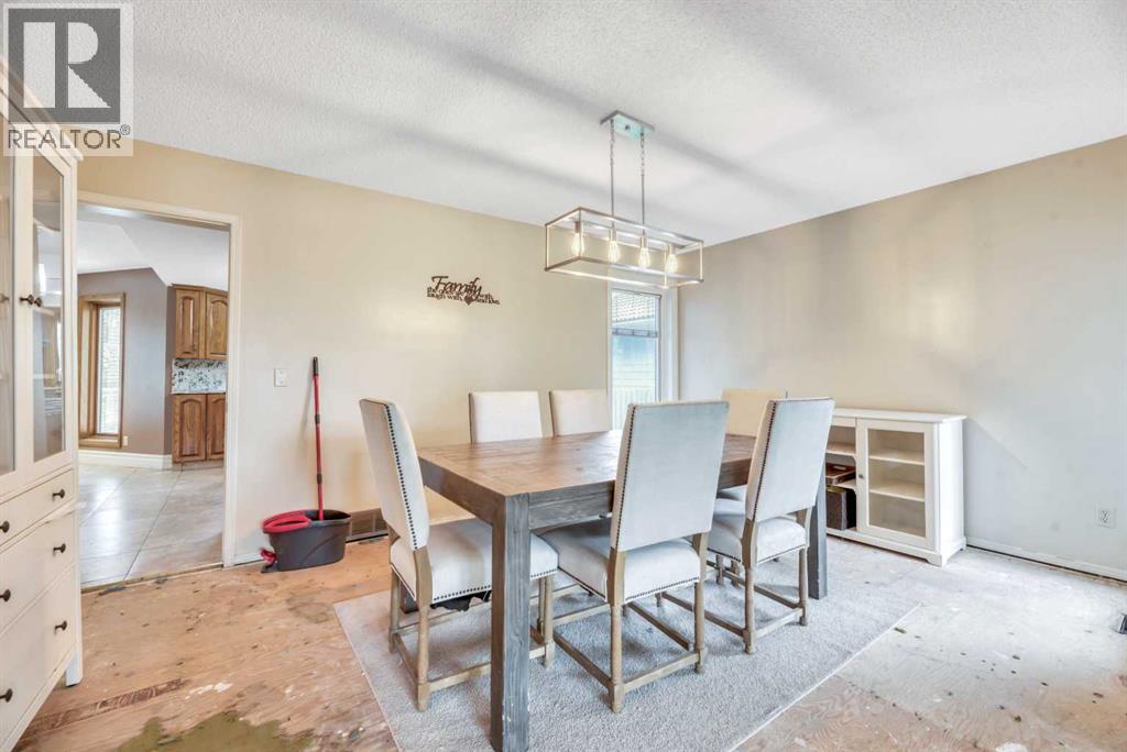 Dining room - needs new flooring